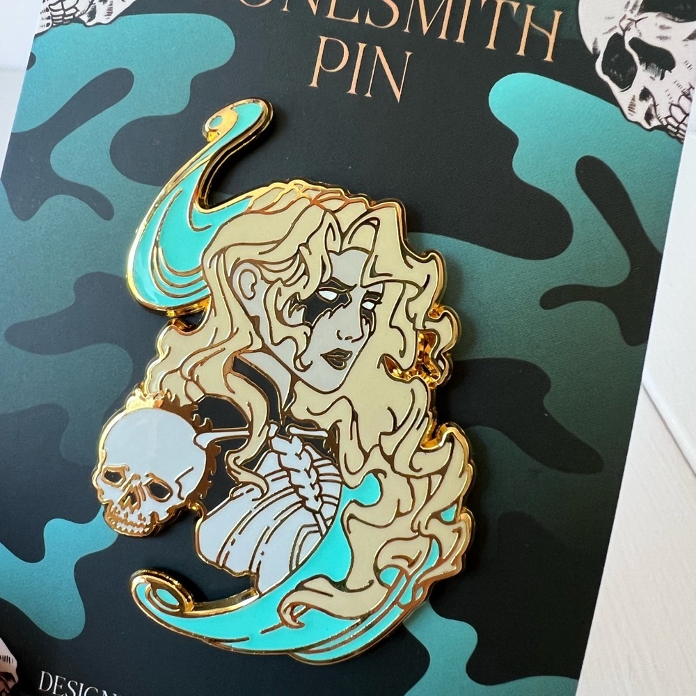 FairyLoot Bonesmith Wren Pin Gold Glow in‎ the Dark Enamel